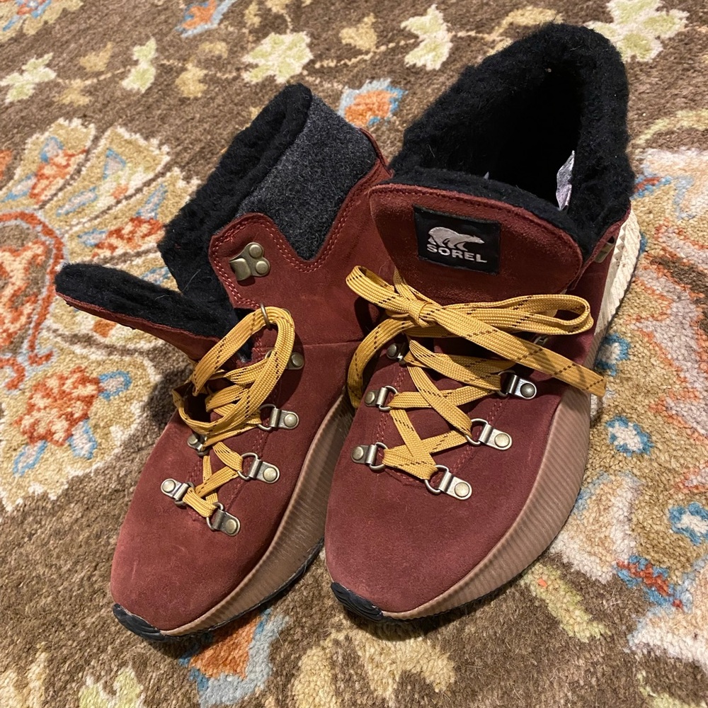Sorel Out N About Conquest III hiking boot. Size 10. Worn three times.